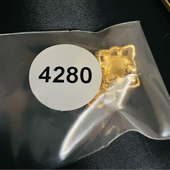 Vintage Clip on Earrings Gold Tone Faux Pearl Square Celtic Wave Pierced 4280 - Picture 6 of 6